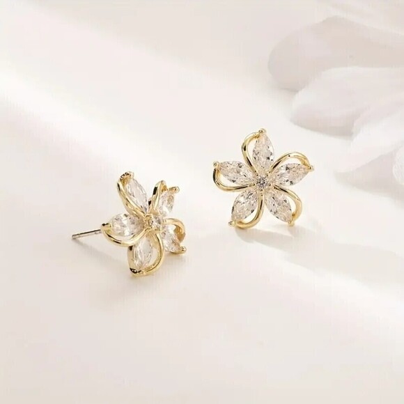 New - Exquisite 14K Gold Plated Zircon Flower Design Stud Earrings - Picture 1 of 4
